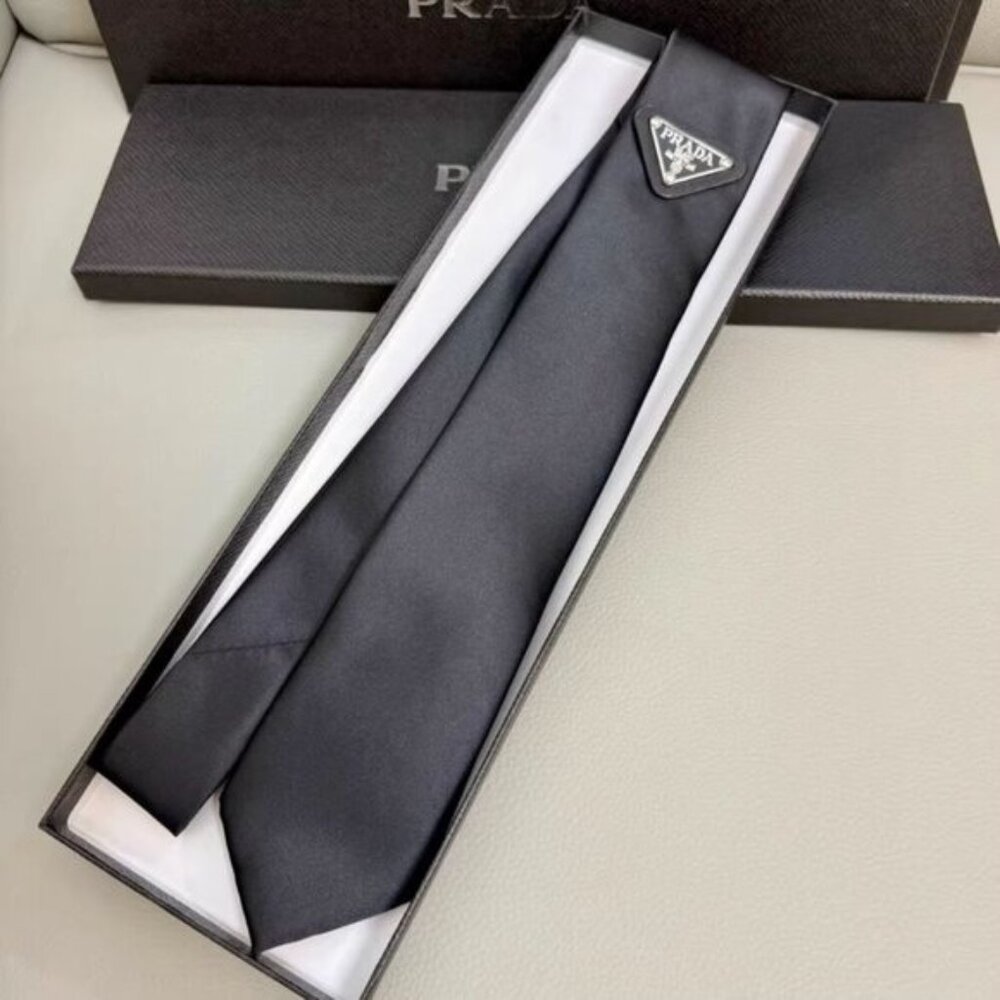 Prada black tie, comes with box, unisex.✨✨